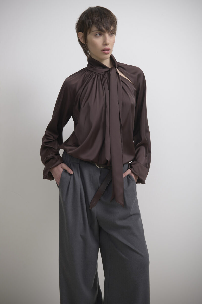 BLUSA CON COLLO A SCIARPA IN RASO - immagine 2