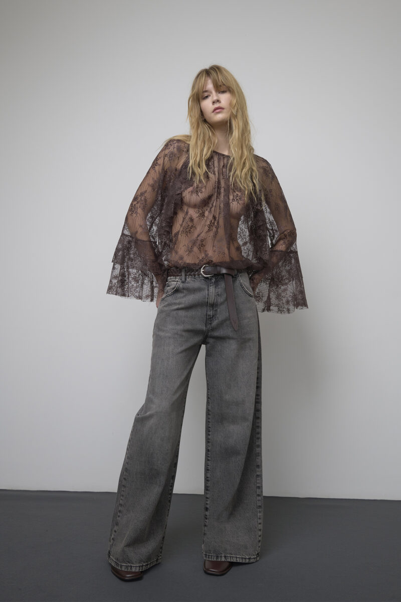 BLUSA CON VOLANT IN PIZZO - immagine 2