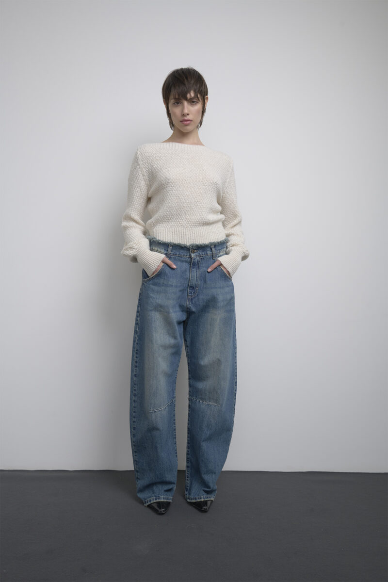 HIGH-WAISTED FRINGED BARREL JEANS - Image 3